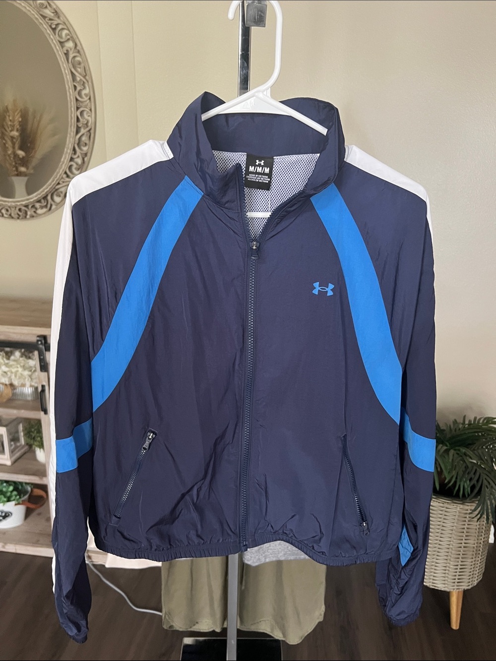 Under Armour women’s Navy & Bright Blue Windbreaker Jacket size medium NWT